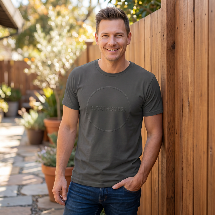 Personalisierbares Unisex-Fleece-Sweatshirt in XS bis 3XL mit weichem Material und komfortalem Schnitt von BUYATHOME24.