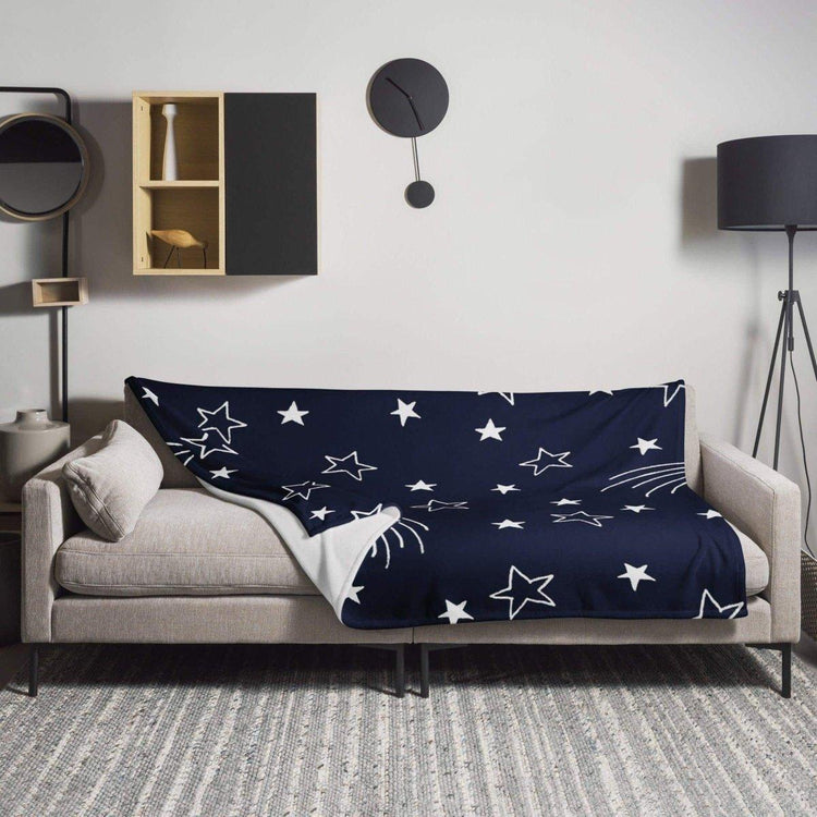 Hypoallergene Kuscheldecke 125x150cm aus Polyester von BUYATHOME24, weiche Sofadecke für gemütliche Abende.