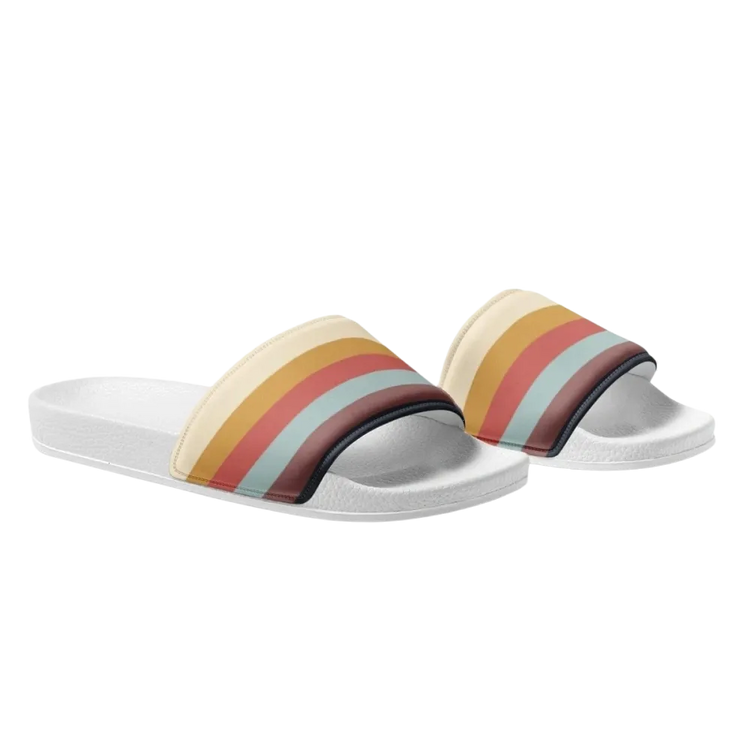 Damen Badeschlappen mit PU-Sohle und Fußbett, Größe 36-44, in hellen Farben, von BUYATHOME24, Nahaufnahme der Sandalen