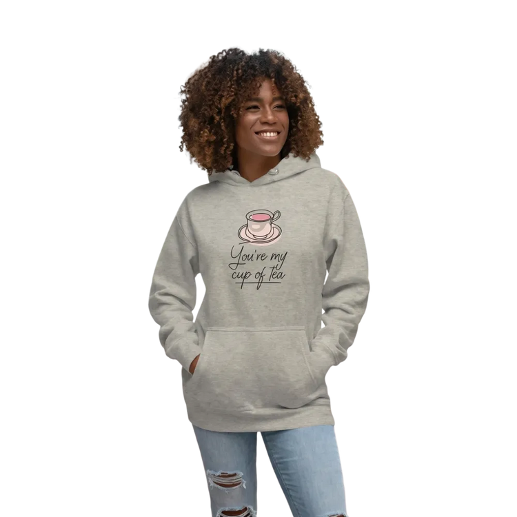 Grafikhoodie für Damen von BUYATHOME24, bequemer Hoodie in S bis 3XL mit modernen Design und Kapuze.