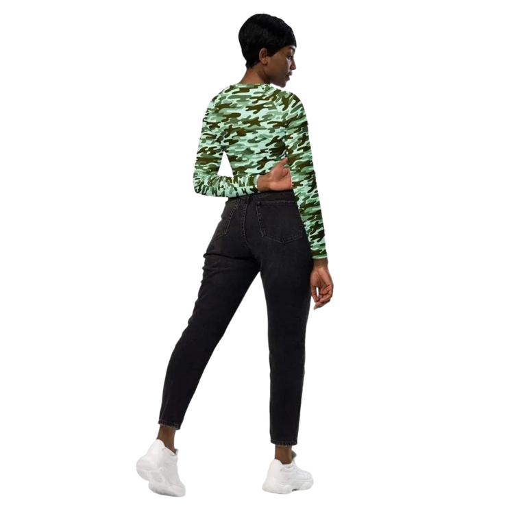 Damen Langarm Crop Top von BUYATHOME24, Bauchfrei, bedruckbar, in 2XS-6XL, sportlich und modisch, auf weißem Hintergrund.