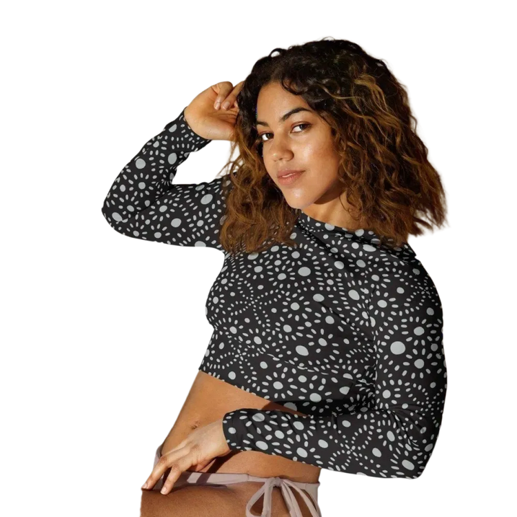 Damen Langarm Crop Top von BUYATHOME24, schnelltrocknend, in Größe 2XS bis 6XL, mit Textildruck, auf weißem Hintergrund.