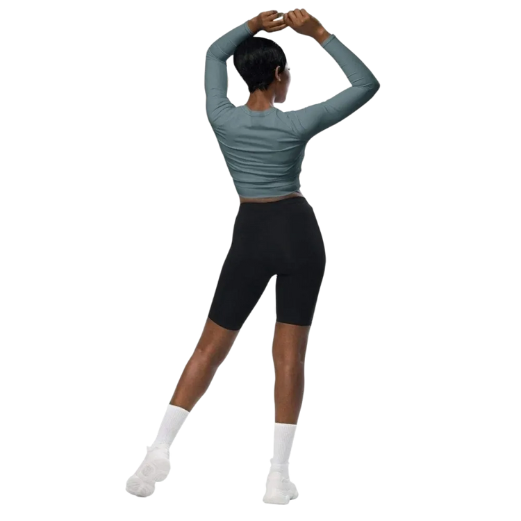 Damen Langarm-Crop-Top von BUYATHOME24, tailliert, bauchfrei, in 2XS-6XL, aus Textildruck, auf weißem Hintergrund.