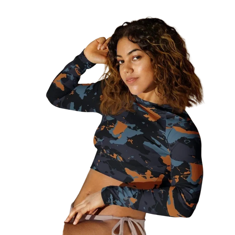 Damen Langarm Crop Top von BUYATHOME24, tailliert, in verschiedenen Größen, aus Textil mit Druck, für Fitness und Freizeit.