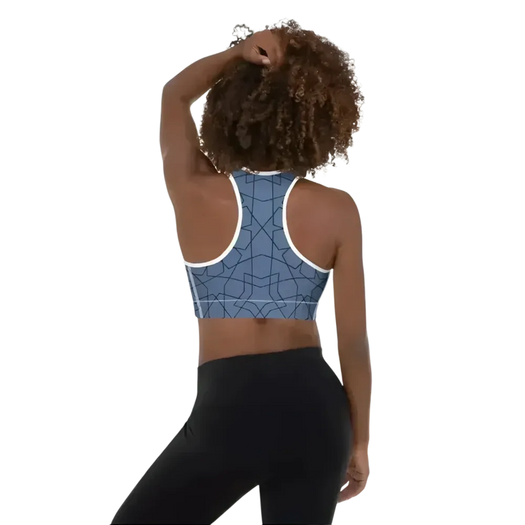 Damen Sport-BH von BUYATHOME24 mit Polstern, 4-Wege-Stretch, in XS bis 2XL, zeigt bequemen, elastischen Sport-BH mit Textildruck.