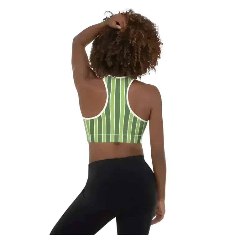 Damen Sport-BH mit Polstern in XS-2XL von BUYATHOME24, vier-wege-Stretch, bequem und atmungsaktiv, auf Textildruck-Hintergrund.