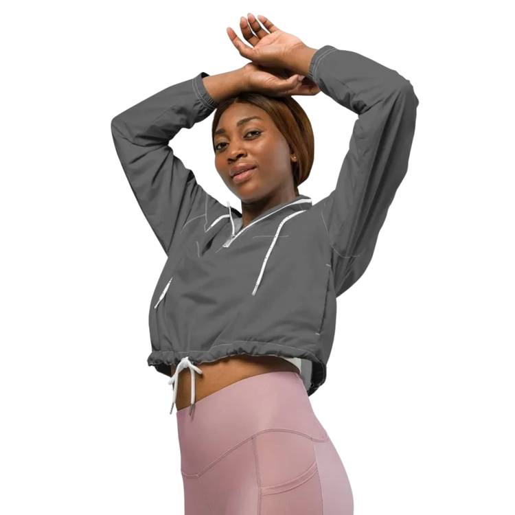Damen Sportjacke Bauchfrei von BUYATHOME24, atmungsaktiv und wasserdicht, in XS bis 2XL, mit Textildruck, auf einem Modell getragen
