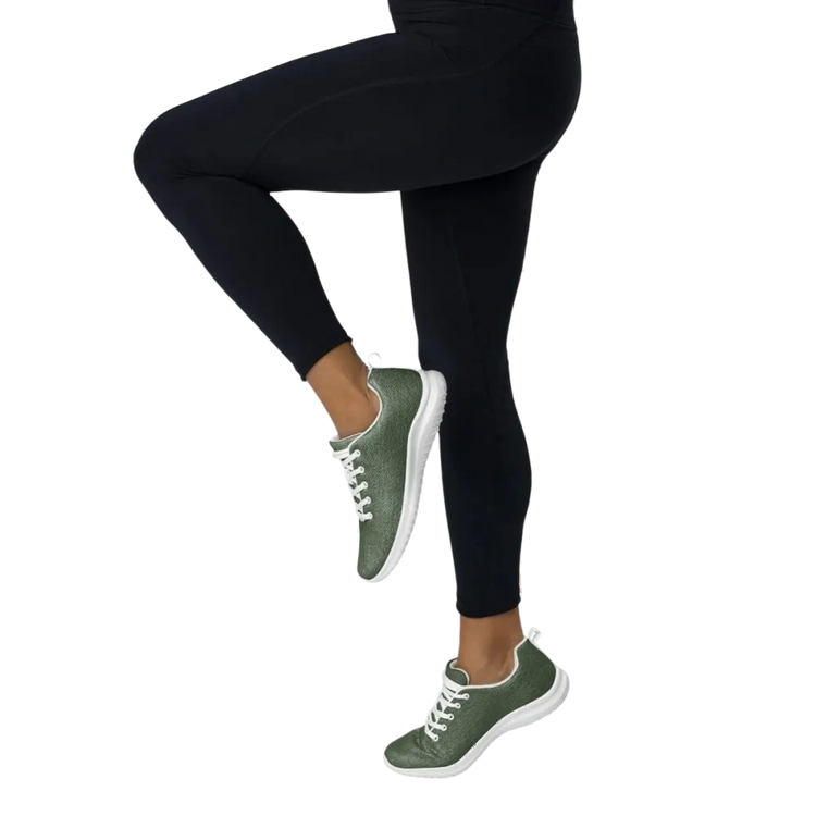 Damen Turnschuhe von BUYATHOME24, atmungsaktiv mit EVA-Dämpfung, in Größe 35-44, aus Textil mit Polyester-Design.