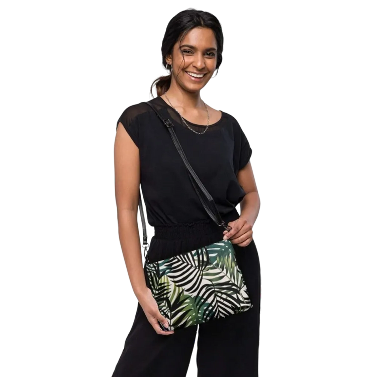 Damen Umhängetasche aus Kunstleder, 27x20x3 cm, Crossbody Bag mit dekorativem Druck in schwarz und braun.