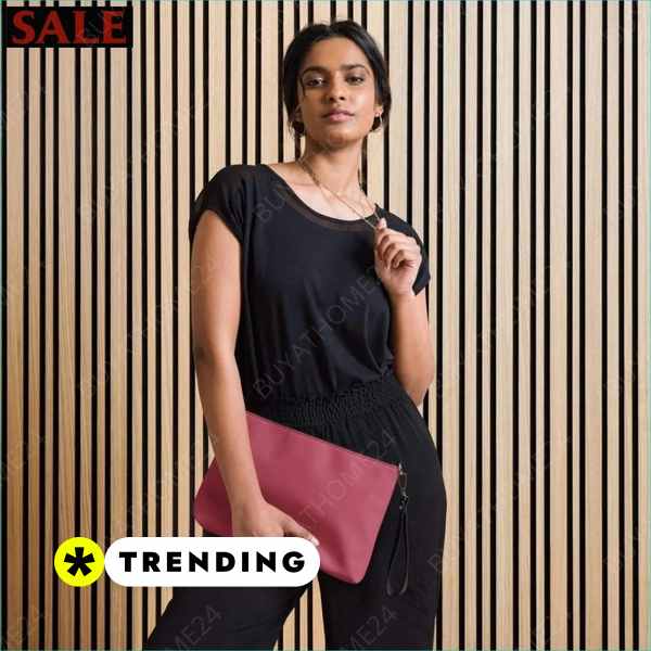 Kunstleder Damen Umhängetasche von buyathome24 für jeden Anlass Textildruck BUYATHOME24, T-Shirts BUYATHOME24, Hoodies BUYATHOME24, Hosen BUYATHOME24, Jacken BUYATHOME24, Schuhe BUYATHOME24