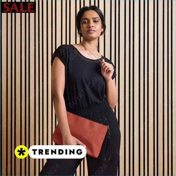 Kunstleder Damen Umhängetasche von buyathome24 für stilvolle Auftritte Textildruck BUYATHOME24, T-Shirts BUYATHOME24, Hoodies BUYATHOME24, Hosen BUYATHOME24, Jacken BUYATHOME24, Schuhe BUYATHOME24