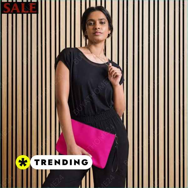 Kunstleder Damen Umhängetasche mit elegantem Textildruck buyathome24 Textildruck BUYATHOME24, T-Shirts BUYATHOME24, Hoodies BUYATHOME24, Hosen BUYATHOME24, Jacken BUYATHOME24, Schuhe BUYATHOME24
