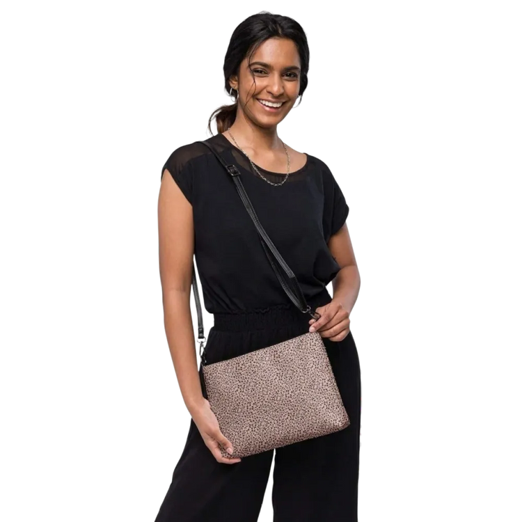 Damen Umhängetasche aus Kunstleder mit verstellbarem Riemen, Maße 27x20x3 cm, in schwarzem Druckdesign von BUYATHOME24