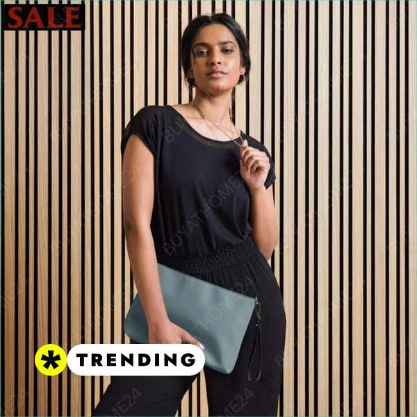 Kunstleder Damen Umhängetasche für jeden Anlass bei buyathome24 Textildruck BUYATHOME24, T-Shirts BUYATHOME24, Hoodies BUYATHOME24, Hosen BUYATHOME24, Jacken BUYATHOME24, Schuhe BUYATHOME24