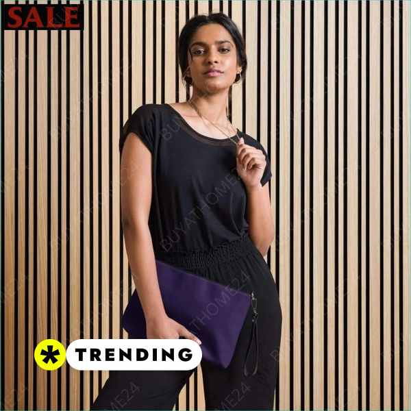 Kunstleder Damen Umhängetasche für jeden Anlass bei buyathome24 Textildruck BUYATHOME24, T-Shirts BUYATHOME24, Hoodies BUYATHOME24, Hosen BUYATHOME24, Jacken BUYATHOME24, Schuhe BUYATHOME24