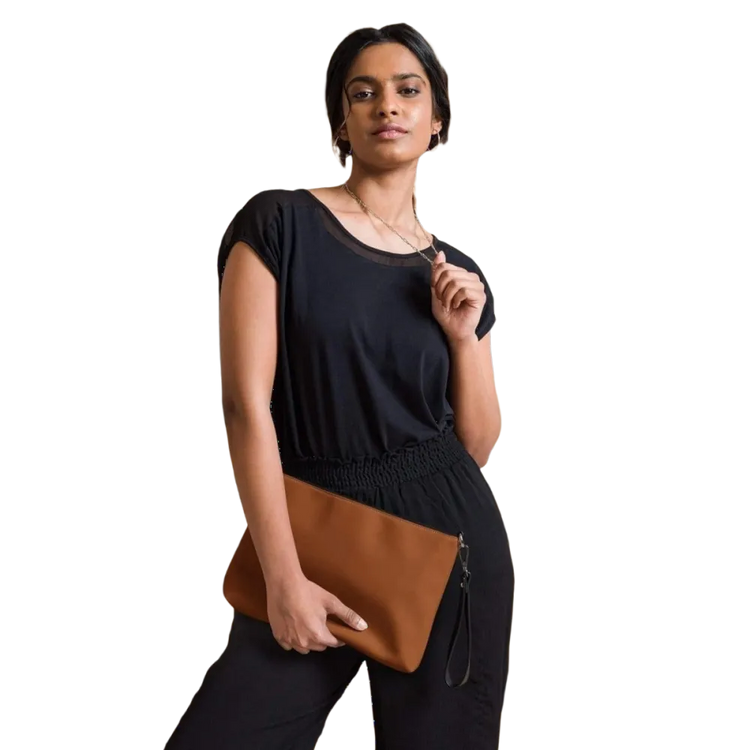 Damen Umhängetasche aus Kunstleder mit abnehmbarem Riemen, weißer Clutch mit Allover-Print, 27x20 cm, von BUYATHOME24