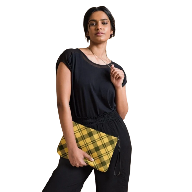 Damen Kunstleder Umhängetasche von BUYATHOME24, weiße Handtasche mit verstellbarem Riemen, Maße 27x20x3 cm