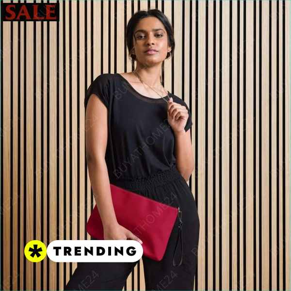 Kunstleder Damenuhängetasche bei buyathome24 mit hochwertigem Textildruck Textildruck BUYATHOME24, T-Shirts BUYATHOME24, Hoodies BUYATHOME24, Hosen BUYATHOME24, Jacken BUYATHOME24, Schuhe BUYATHOME24
