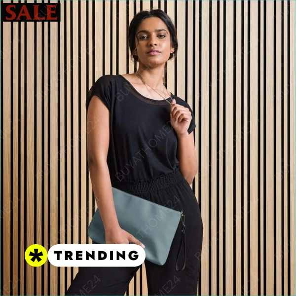 Kunstleder Damen Umhängetasche für jeden Anlass bei buyathome24 Textildruck BUYATHOME24, T-Shirts BUYATHOME24, Hoodies BUYATHOME24, Hosen BUYATHOME24, Jacken BUYATHOME24, Schuhe BUYATHOME24