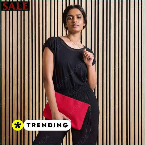 Kunstleder Damen Umhängetasche mit Textildruck für stilvolle Auftritte Textildruck BUYATHOME24, T-Shirts BUYATHOME24, Hoodies BUYATHOME24, Hosen BUYATHOME24, Jacken BUYATHOME24, Schuhe BUYATHOME24