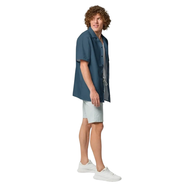 Unisex Kurzarmhemd aus Polyester von BUYATHOME24 mit UPF50+ Schutz, in 2XS bis 6XL, getragen von einem Mann.