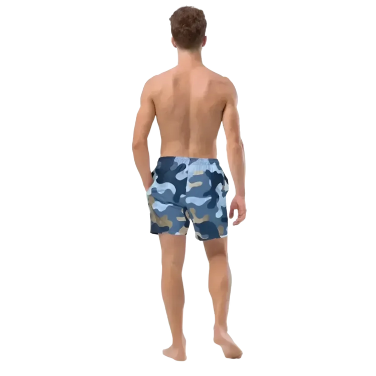 Herren-Badeshose in Hellblau mit Camouflage-Muster, wasserabweisend und UV-Schutz 50+ von BUYATHOME24, in 2XS bis 6XL.