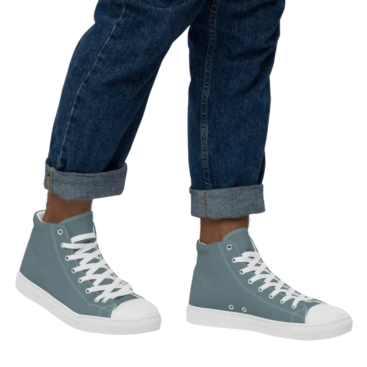 Herren und Jungen Chuck Taylor All Star Sneaker aus Leinen in Größe 37-47 von BUYATHOME24, seitlich mit weißen Schnürsenkeln.
