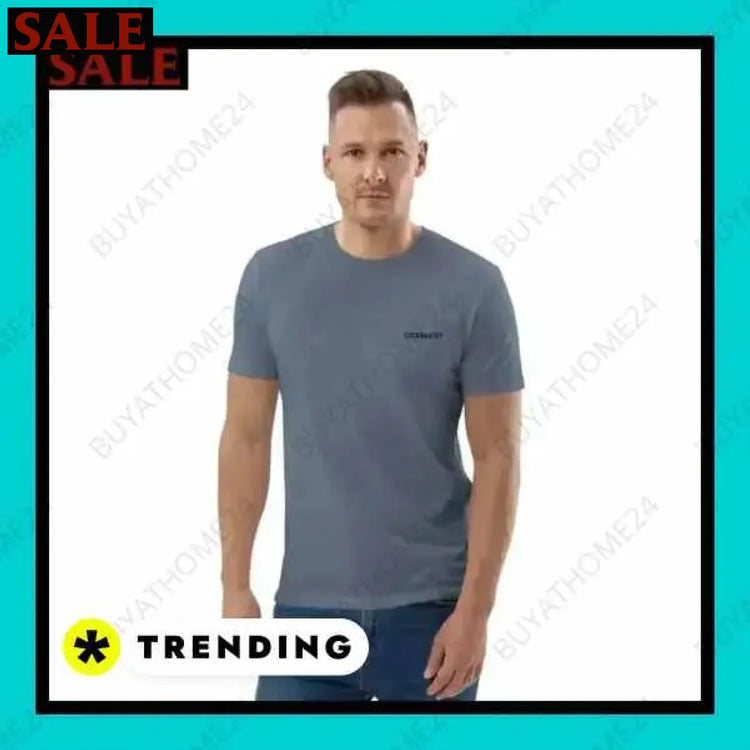 Herren T-Shirt aus Baumwolle mit stilvollem Design und passender Baseball Cap Textildruck BUYATHOME24, T-Shirts BUYATHOME24, Hoodies BUYATHOME24, Hosen BUYATHOME24, Jacken BUYATHOME24, Schuhe BUYATHOME24