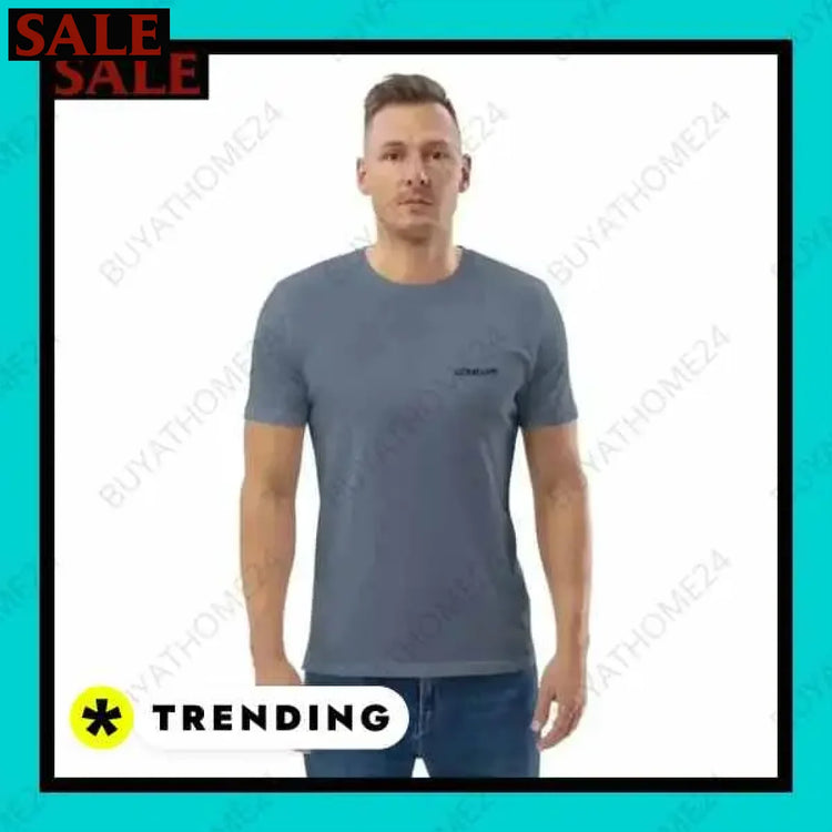 Herren T-Shirt aus Baumwolle mit stilvollem Design und passender Baseball Cap Textildruck BUYATHOME24, T-Shirts BUYATHOME24, Hoodies BUYATHOME24, Hosen BUYATHOME24, Jacken BUYATHOME24, Schuhe BUYATHOME24