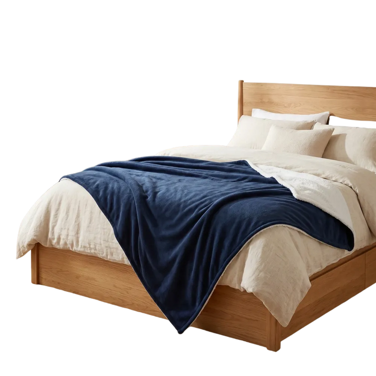 Weiche Polyester-Kuscheldecke, hypoallergen, 125x150cm, perfekt für Sofa und Bett, in gemütlichem Design.