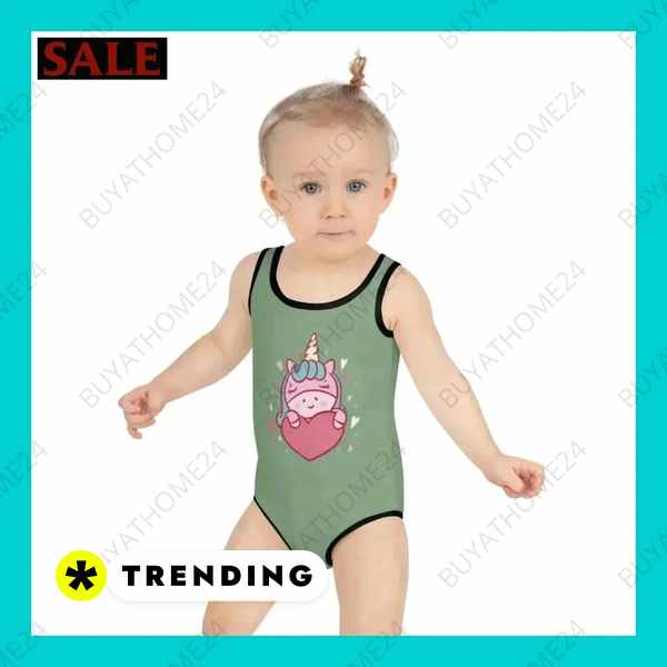 Mädchen Badeanzug für den Sommer mit sportlichem Langarm T-Shirt Design Textildruck BUYATHOME24, T-Shirts BUYATHOME24, Hoodies BUYATHOME24, Hosen BUYATHOME24, Jacken BUYATHOME24, Schuhe BUYATHOME24