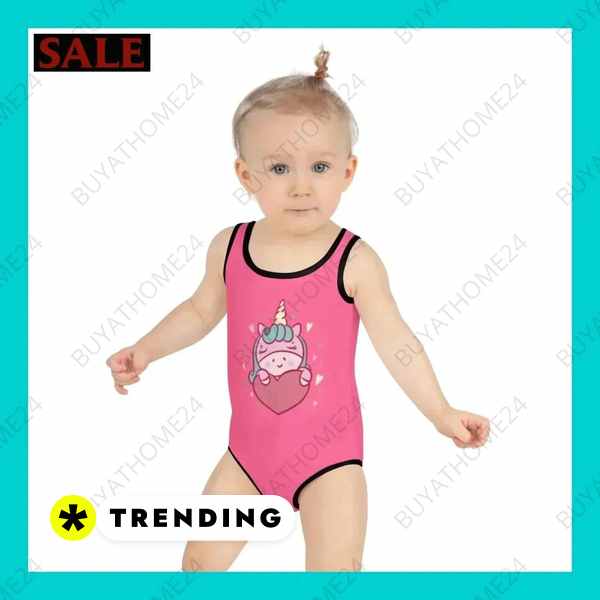 Mädchen Badeanzug mit UV-Schutz für kleine Wasserratten Textildruck BUYATHOME24, T-Shirts BUYATHOME24, Hoodies BUYATHOME24, Hosen BUYATHOME24, Jacken BUYATHOME24, Schuhe BUYATHOME24