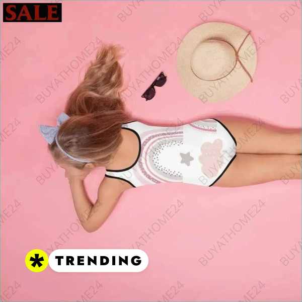 Baby Badeanzug in Größen 92 bis 128 mit stylischem Design Textildruck BUYATHOME24, T-Shirts BUYATHOME24, Hoodies BUYATHOME24, Hosen BUYATHOME24, Jacken BUYATHOME24, Schuhe BUYATHOME24