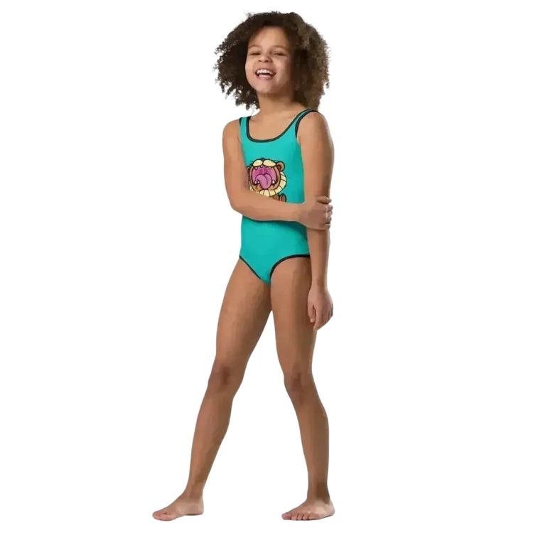 Mädchen Badeanzug mit UV-Schutz in Größe 92-128, bunt bedruckt, von BUYATHOME24, geeignet für den Strand oder Pool.