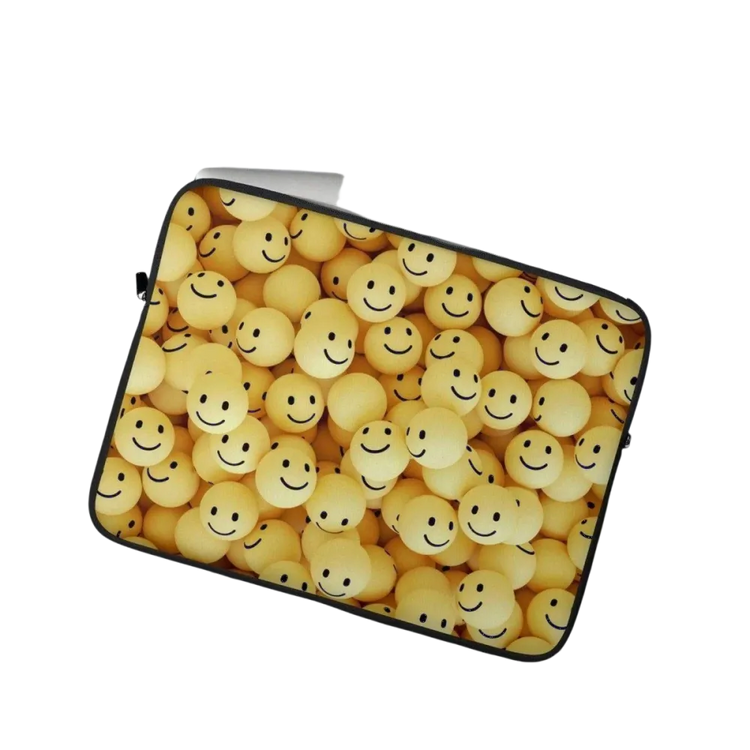 Laptoptasche aus Neopren für 13-15 Zoll mit Kunstfell-Innenfutter von BUYATHOME24, schützt Notebook und Tablet elegant.
