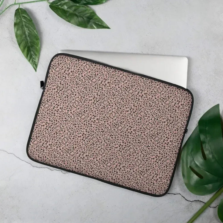 Laptoptasche aus Neopren mit Kunstfell-Innenfutter für 13 und 15 Zoll, personalisierbar, von BUYATHOME24, blick auf die Tasche