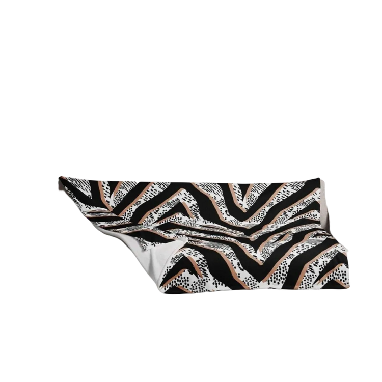 Weiche Kuscheldecke 125x150 cm von BUYATHOME24 aus Polyester, ideal für Sofa oder Bett, bedruckbar mit individuellem Design.