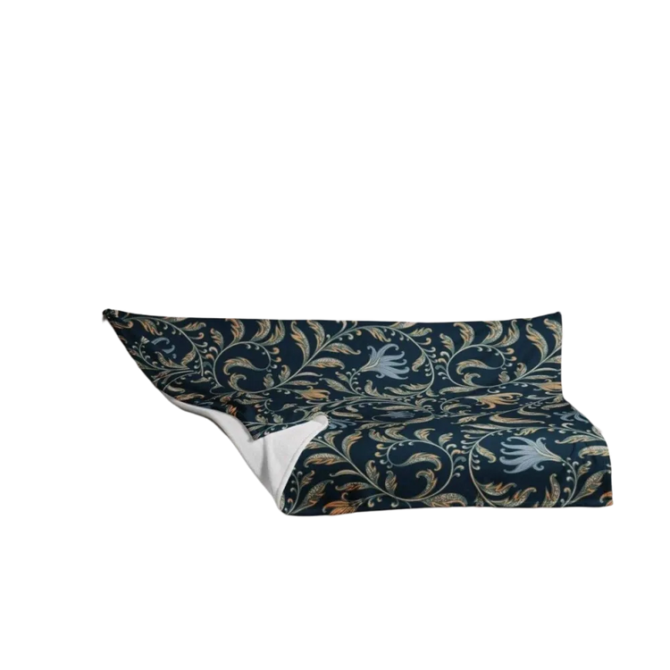 Hypoallergene Kuscheldecke 125x150cm von BUYATHOME24 aus Polyester, weiche Sofadecke für gemütliche Stunden.