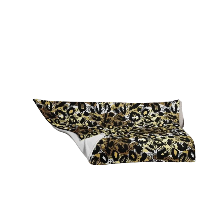 Weiche Kuscheldecke 125x150 cm aus Polyester von BUYATHOME24, bedruckbar, ideal für Sofa und Bett, textile Druck.