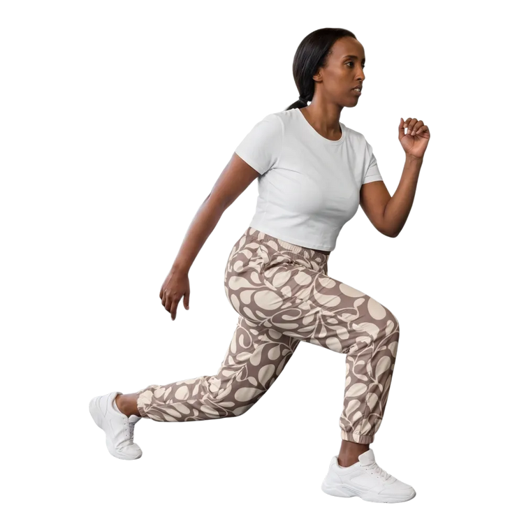 Unisex Trainingshose aus Polyester in Schwarz, sportlich geschnitten, mit elastischem Bund und Seitentaschen, für alle Größen XS-3XL.