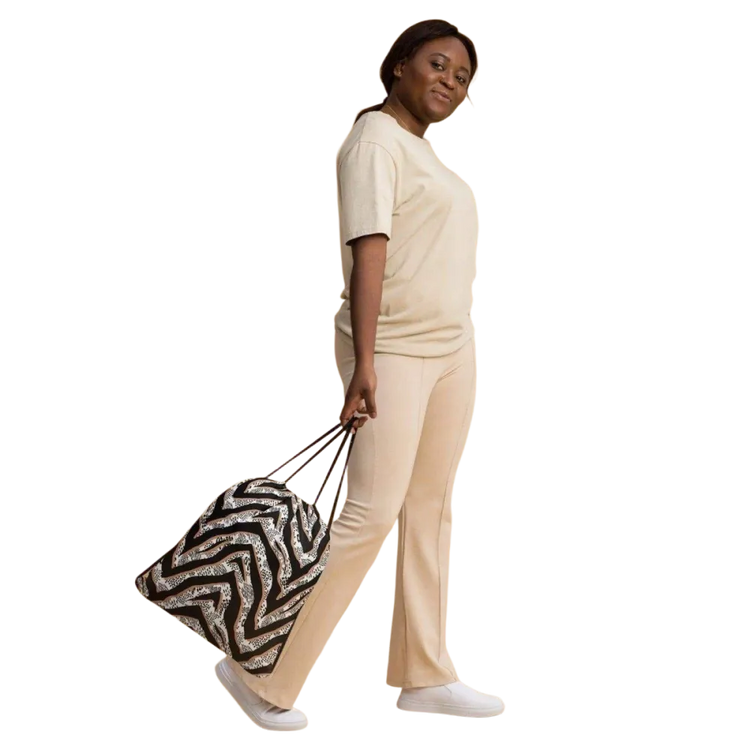 Polyester Turnbeutel 38 x 43 cm von BUYATHOME24, leicht und strapazierfähig, ideal für Sport und Freizeit, mit Textildruck.