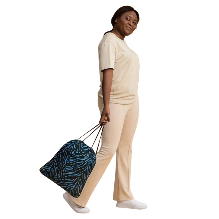 Roter Turnbeutel aus 100% Polyester, 38x43 cm, mit Textildruck, von BUYATHOME24, für Sport und Freizeit.
