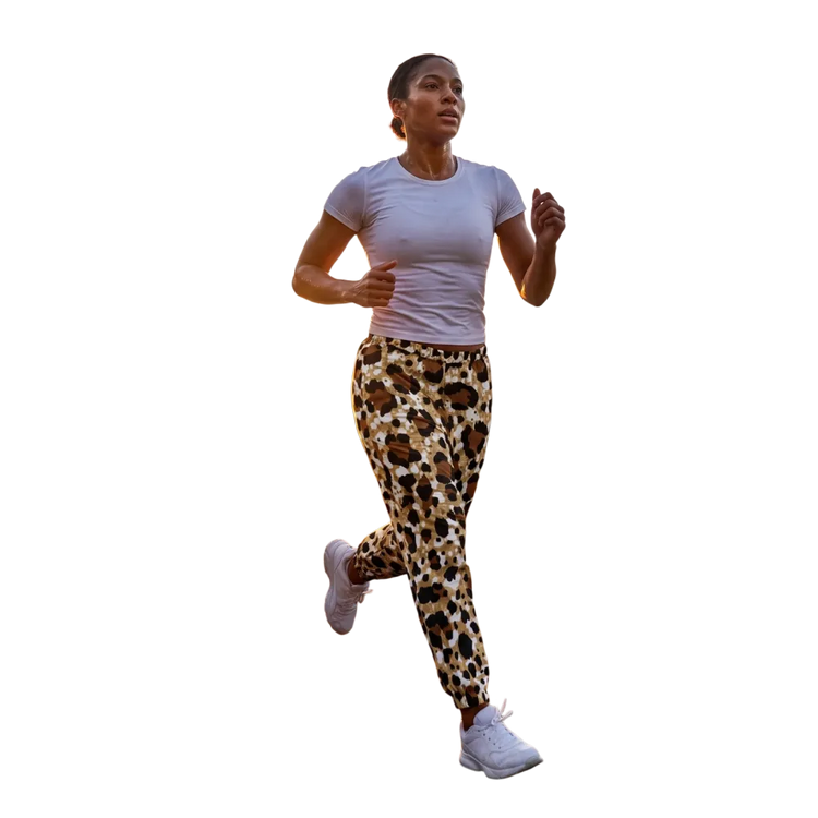 Unisex Trainingshose mit Leopardenmuster in XS-3XL, bequem und stylish, perfekt für Sport und Freizeit, von BUYATHOME24.