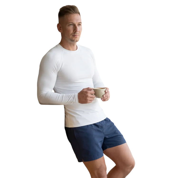 Weißes Herren Langarm-Sportshirt mit UV-Schutz und Druck, erhältlich in XS-3XL, von BUYATHOME24.