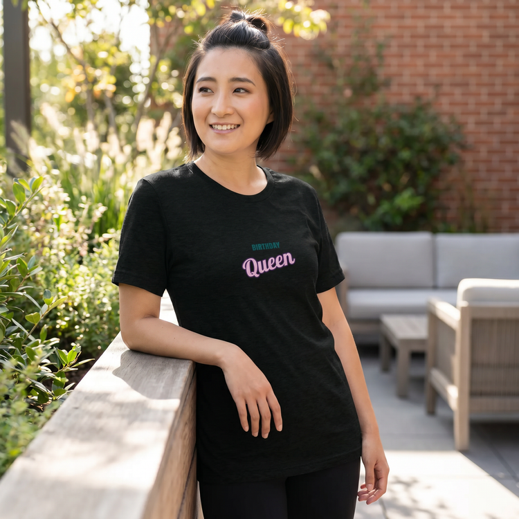 Generated lifestyle image for Vintage Look T-Shirt Queen Shirt Geburtstagsgeschenk Damen T-Shirt