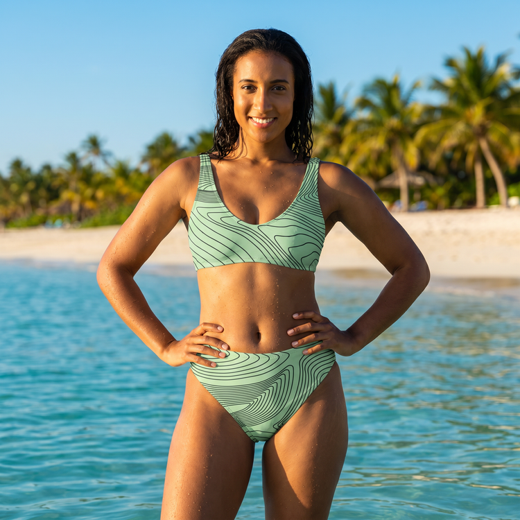Damen Bikini Set von BUYATHOME24, schnelltrocknend, in XS bis 3XL, mit personalisierbarem Design, sichtbares Bikini-Oberteil und -Höschen