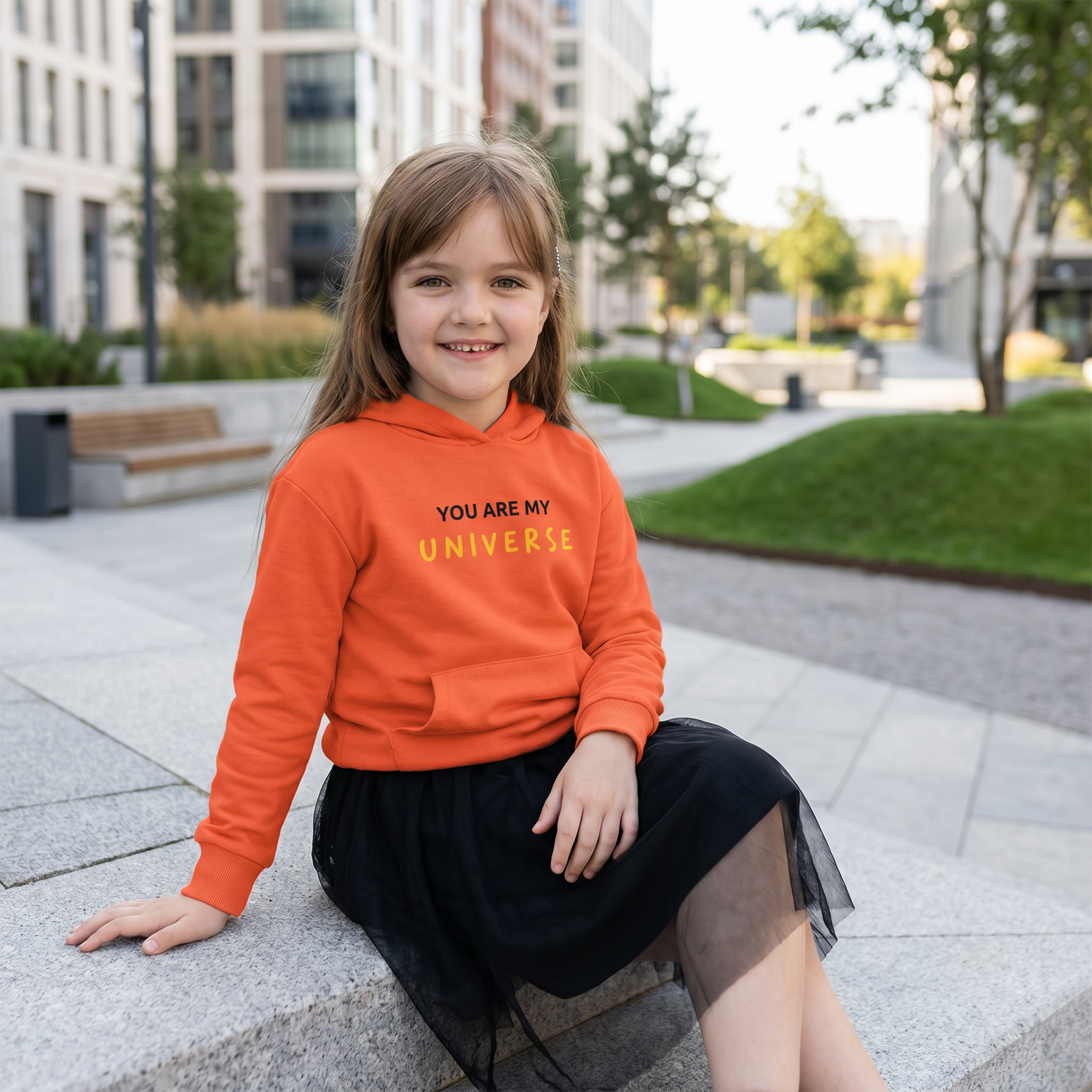 Grafik Kinder Hoodie aus Baumwolle für 4-12 Jahre, Unisex, personalisierbar, mit buntem Grafikdesign, weicher Stoff.