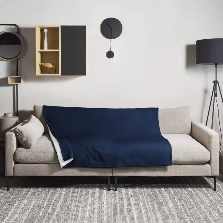 Weiche Polyester-Sofadecke hypoallergen, 125x150 cm oder 150x200 cm, in neutralem Design, ideal für gemütliche Abende.