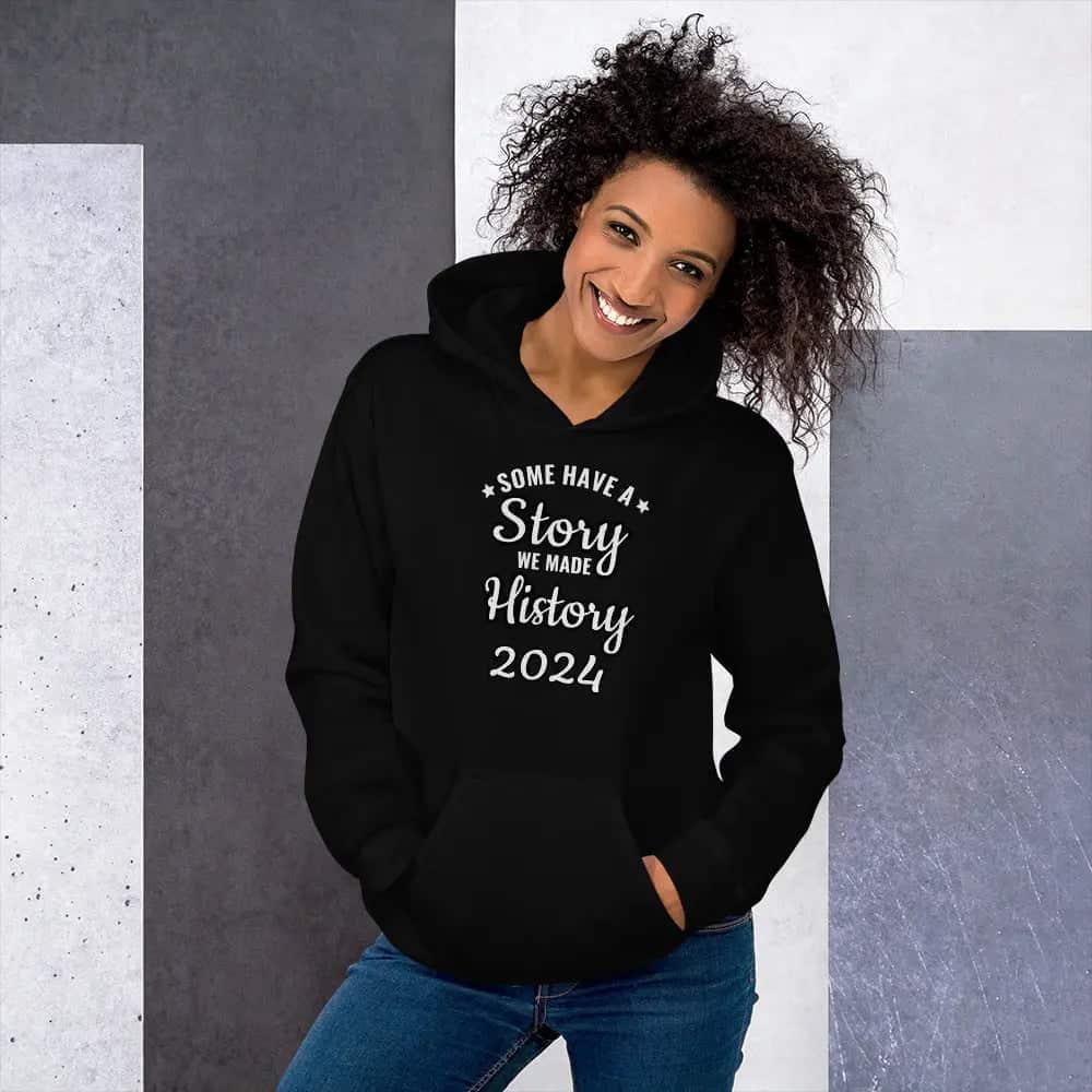 Damen Grafik Hoodie von BUYATHOME24, schwarz, personalisierbar, aus Baumwolle, in S-5XL, mit Hoodiedruck, bequem und stylisch