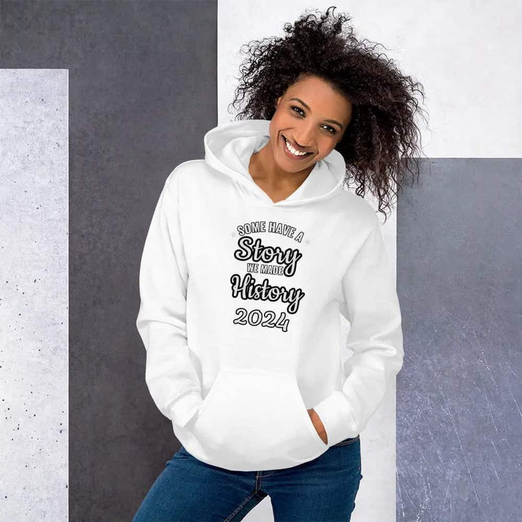 Grafik Damen Hoodie S-5XL aus Baumwolle, personalisierbarer Abitur Kapuzenpullover in Weiß, von BUYATHOME24